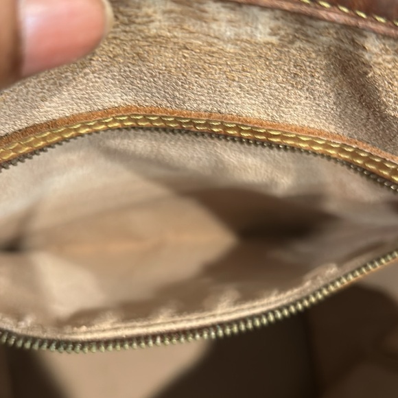 Authentic Louis Vuitton Monogram Bucket GM Shoulder Tote Bag - Picture 11 of 14